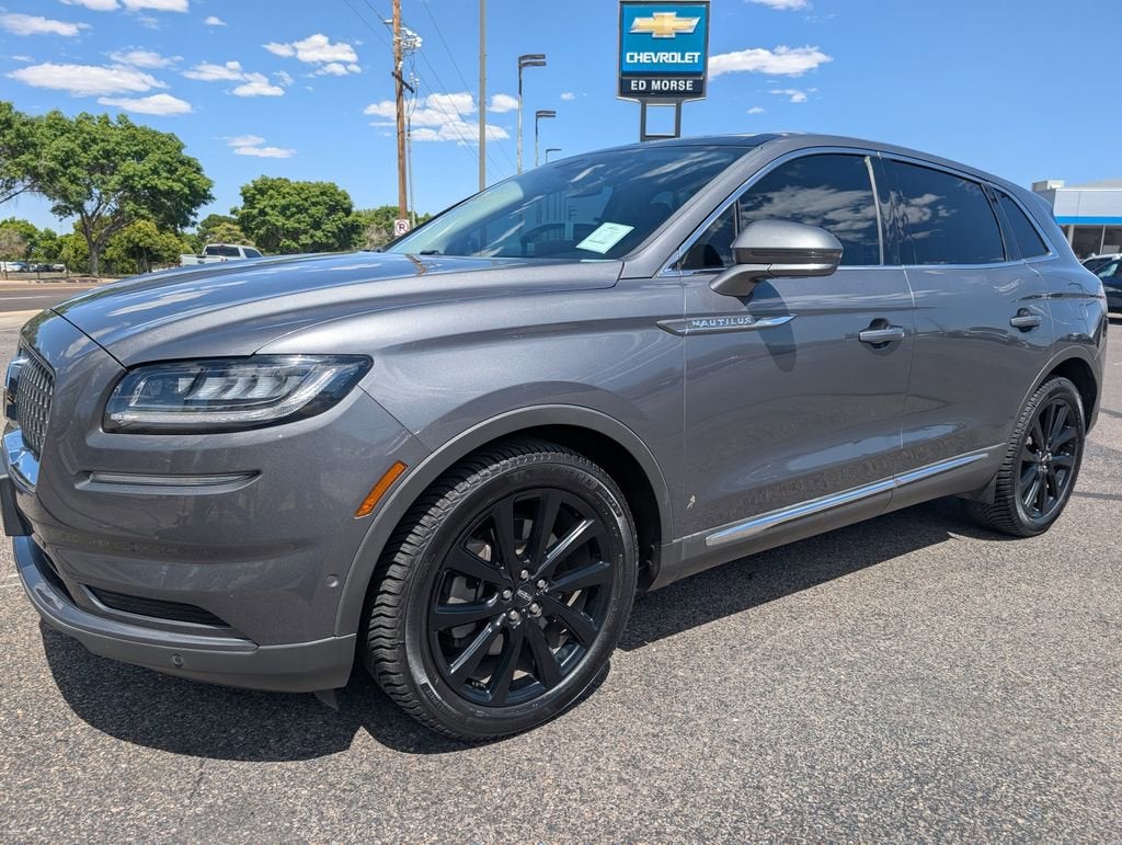 2022 Lincoln Nautilus Reserve in Gray — front three-quarter view